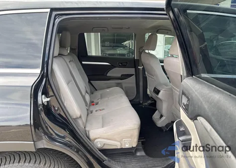 2018 Toyota Highlander Le/Le Plus z USA, uszkodzony, nr VIN 5TDBZRFHXJS818317